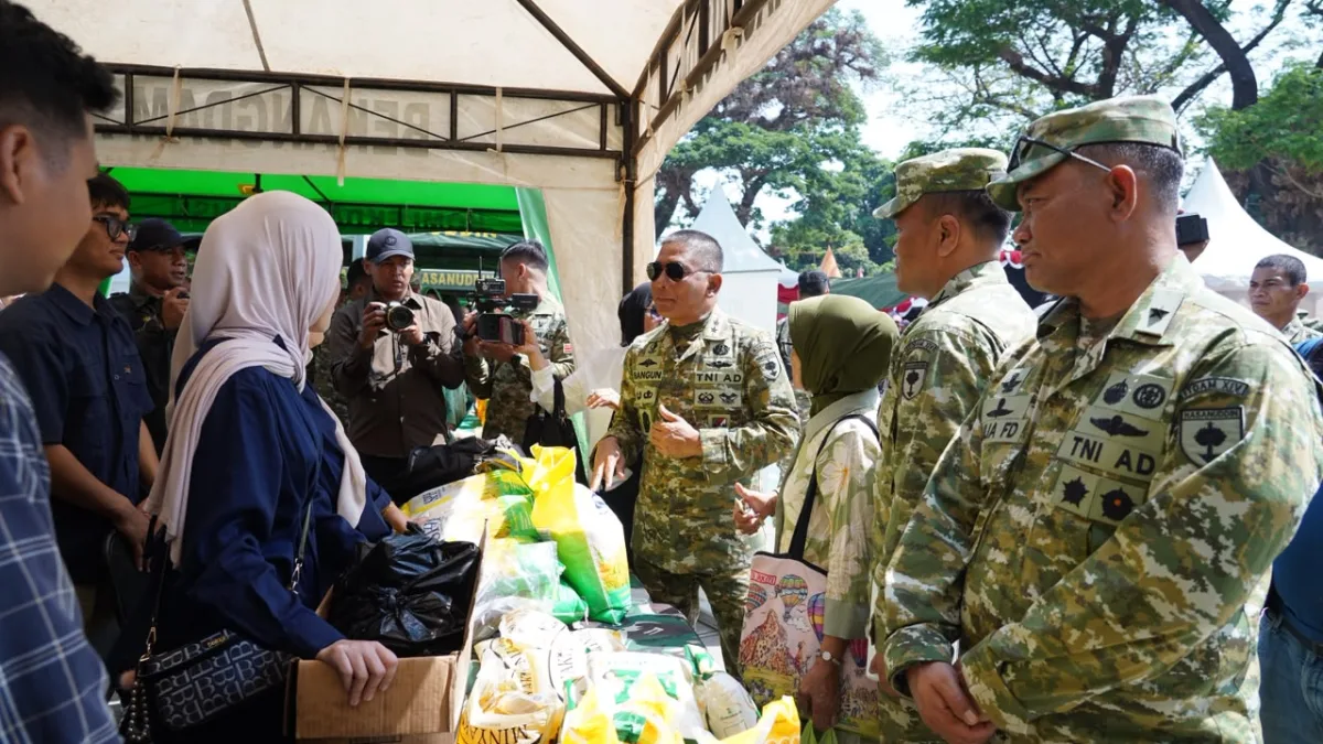 Rayakan HUT ke-81 TNI, Kodam XIV/Hasanuddin Hadirkan Sembako Murah bagi Warga