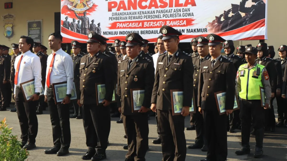 Kapolresta Gowa Beri Penghargaan kepada 11 Personel Berprestasi, Ini Rinciannya