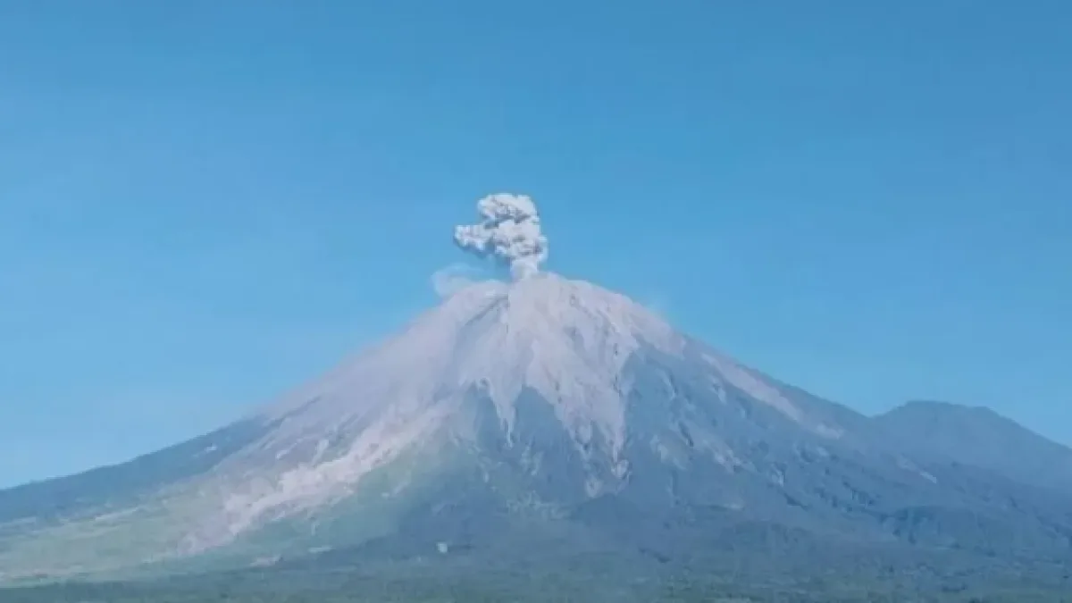 Gunung Semeru Erupsi Beruntun 9 Kali, Warga Diminta Waspada