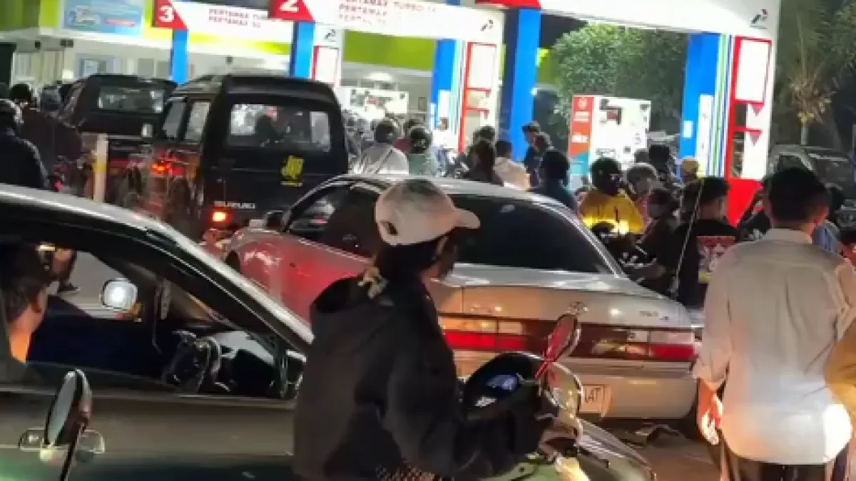 Imbas Stok BBM Langka, Warga Bali Ramai-Ramai Berburu Motor Listrik