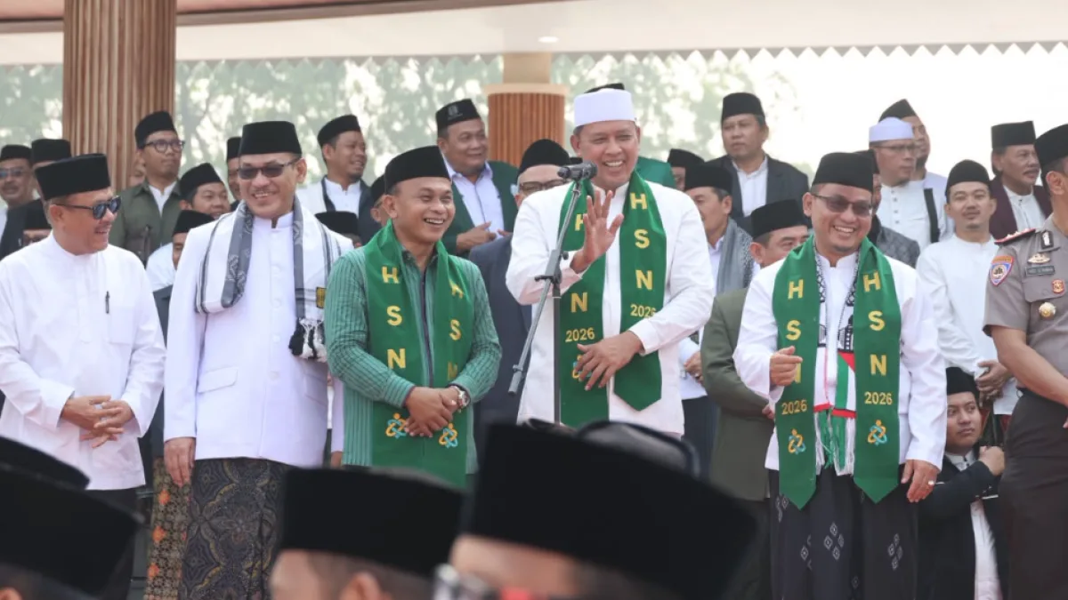 Ikuti Pawai HSN 2026, Tri Adhianto Minta Lingkungan Pendidikan Santri Bebas dari Kekerasan