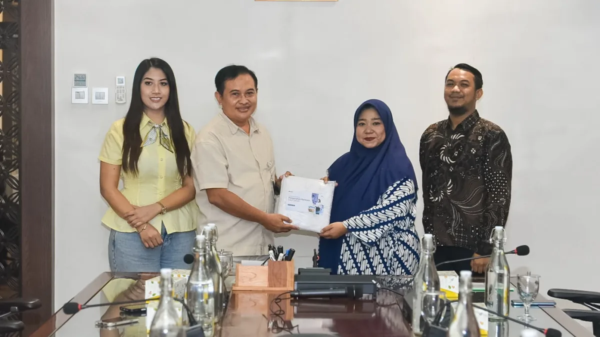 Kurangi Sampah Tekstil, KAI Services Salurkan 2.000 Face Towel ke Clothes for Charity