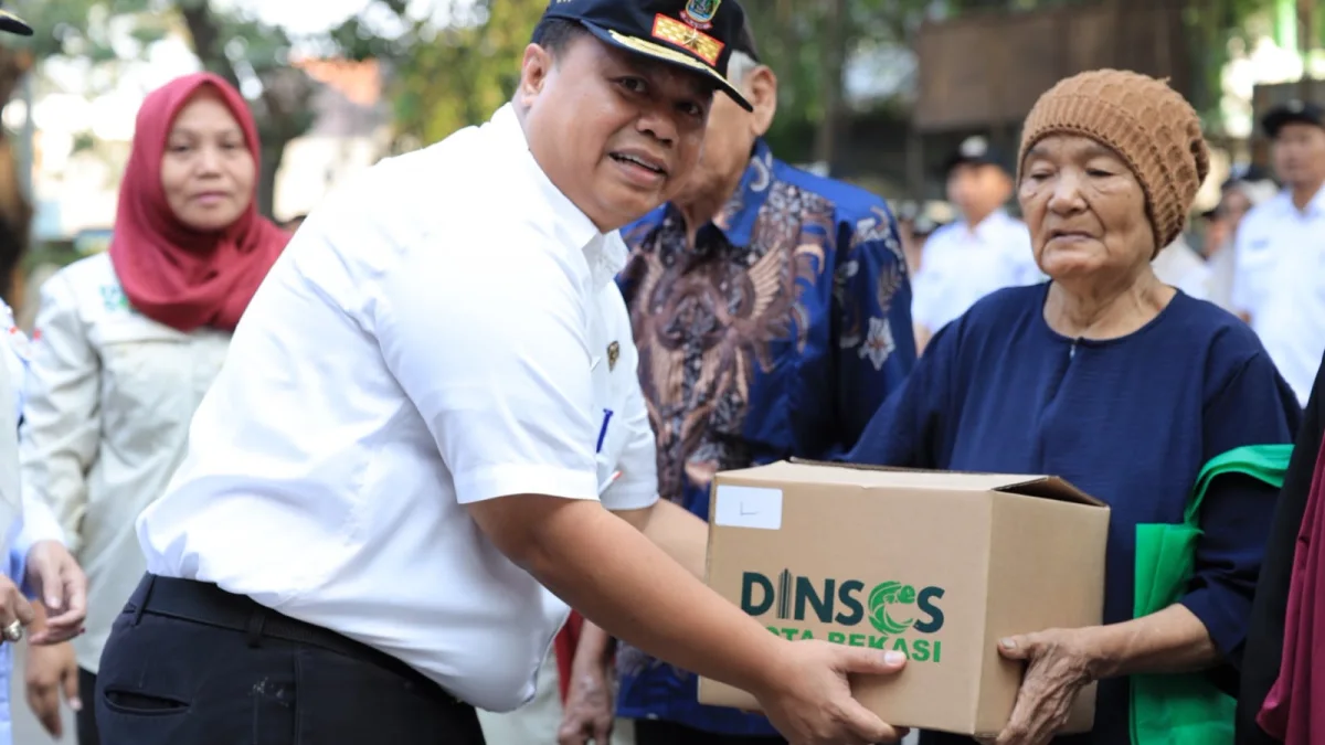 Pemkot Bekasi Salurkan Permakanan untuk Warga Rentan